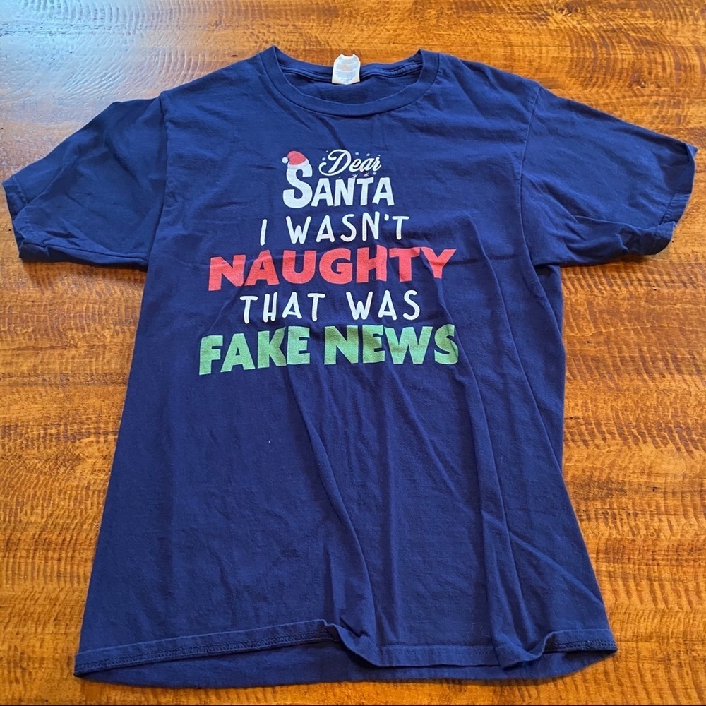 ⛱️Christmas Graphic T-Shirt “Fake News” - S